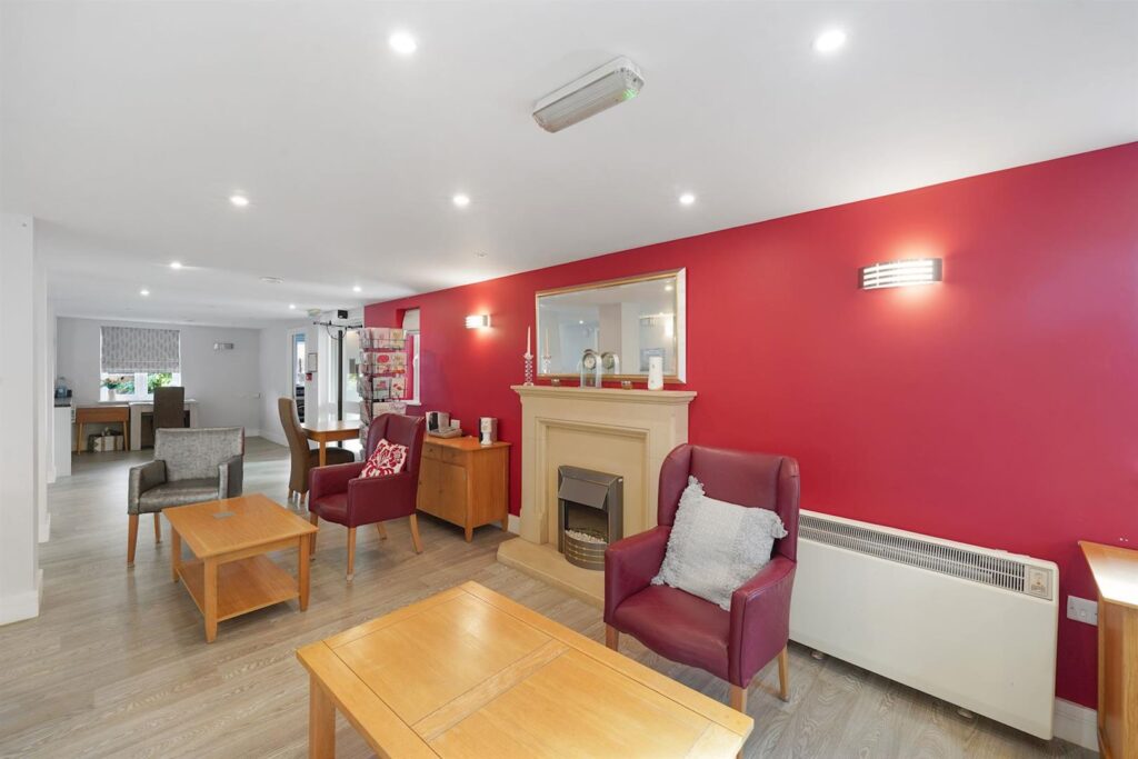 White Hart Lane, Romford, RM7 8LZ