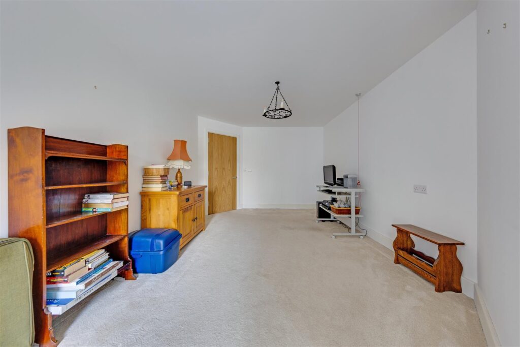London Road, Guildford, GU1 1FF