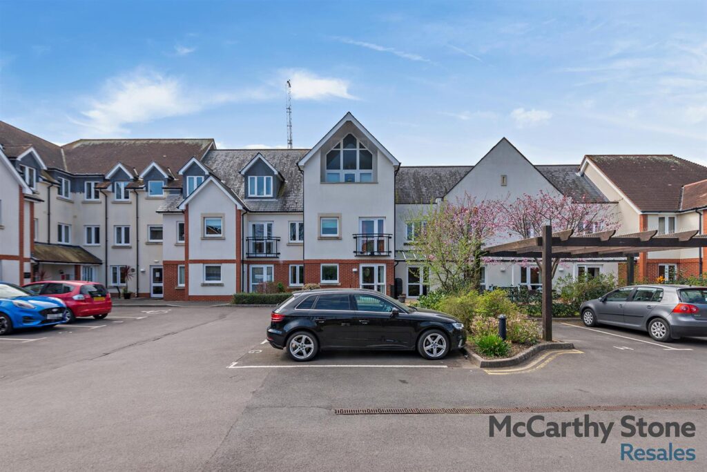 Farringford Court, Avenue Road, Lymington, Hampshire, SO41 9PA