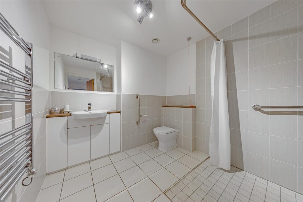 London Road, Guildford, GU1 1FF