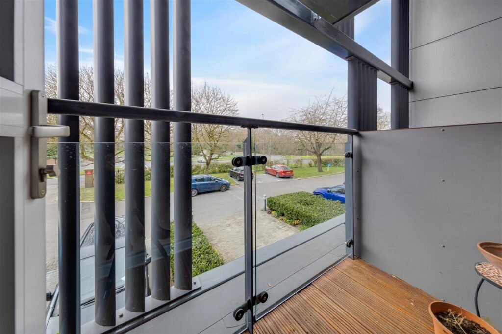 London Road, Guildford, GU1 1FF