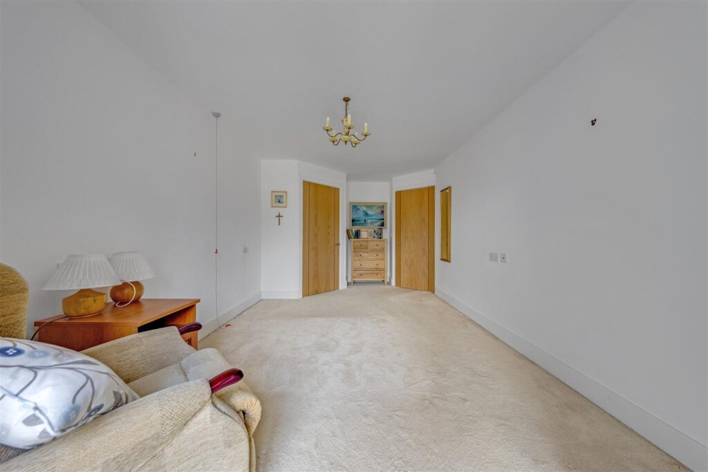 London Road, Guildford, GU1 1FF