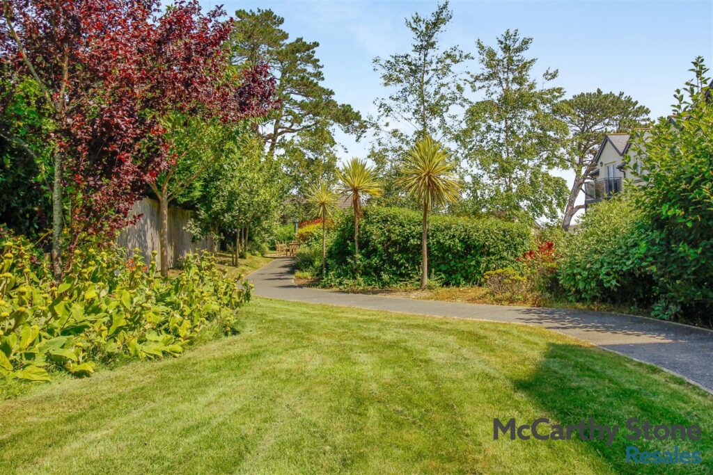 Bangor Road, Benllech, Tyn-y-Gongl, Anglesey, Gwynedd, LL74 8TF