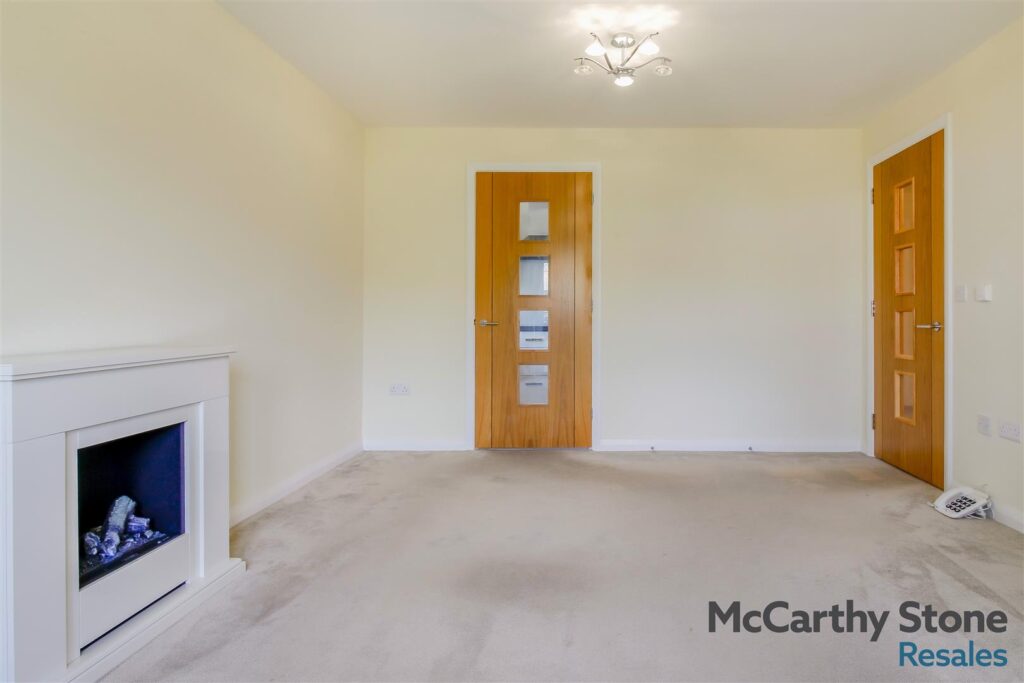 Bangor Road, Benllech, Tyn-y-Gongl, Anglesey, Gwynedd, LL74 8TF