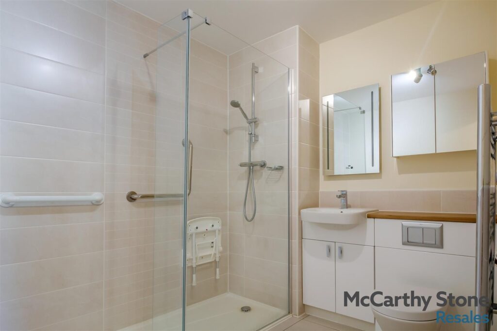 Bangor Road, Benllech, Tyn-y-Gongl, Anglesey, Gwynedd, LL74 8TF