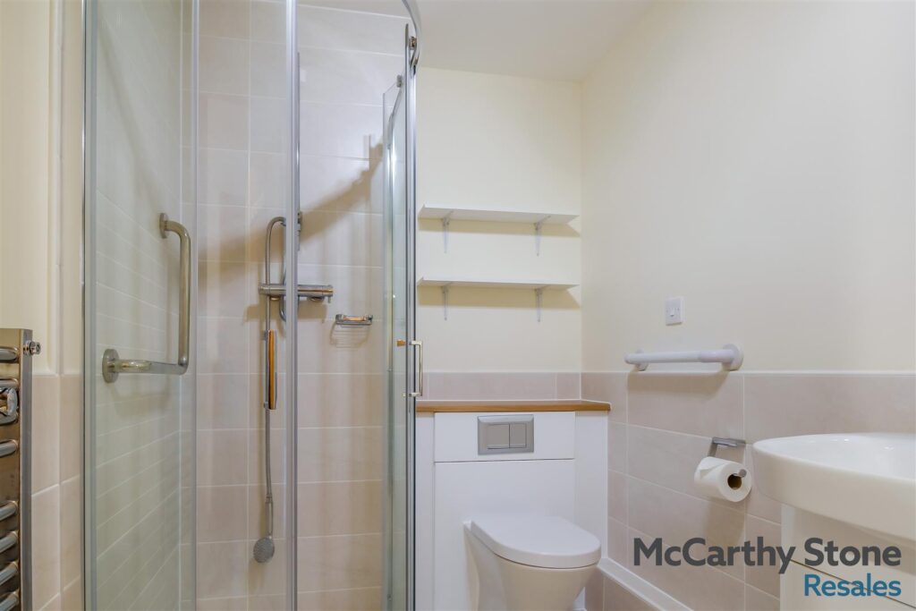 Bangor Road, Benllech, Tyn-y-Gongl, Anglesey, Gwynedd, LL74 8TF