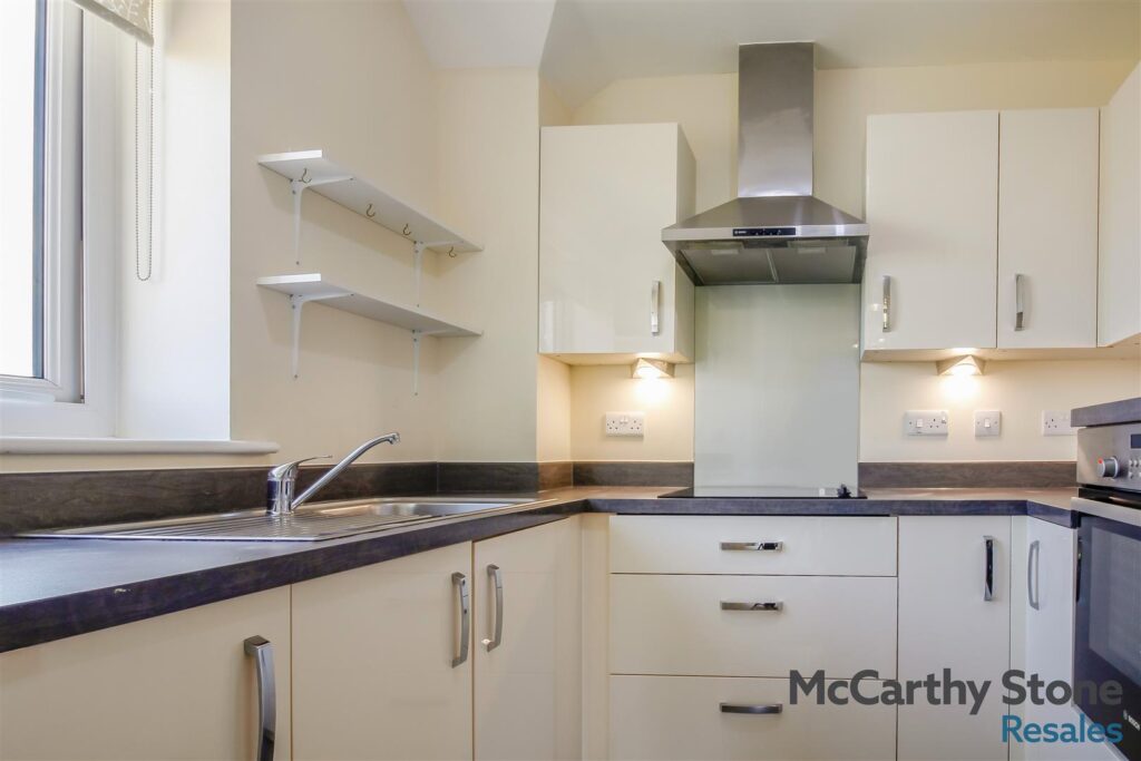 Bangor Road, Benllech, Tyn-y-Gongl, Anglesey, Gwynedd, LL74 8TF