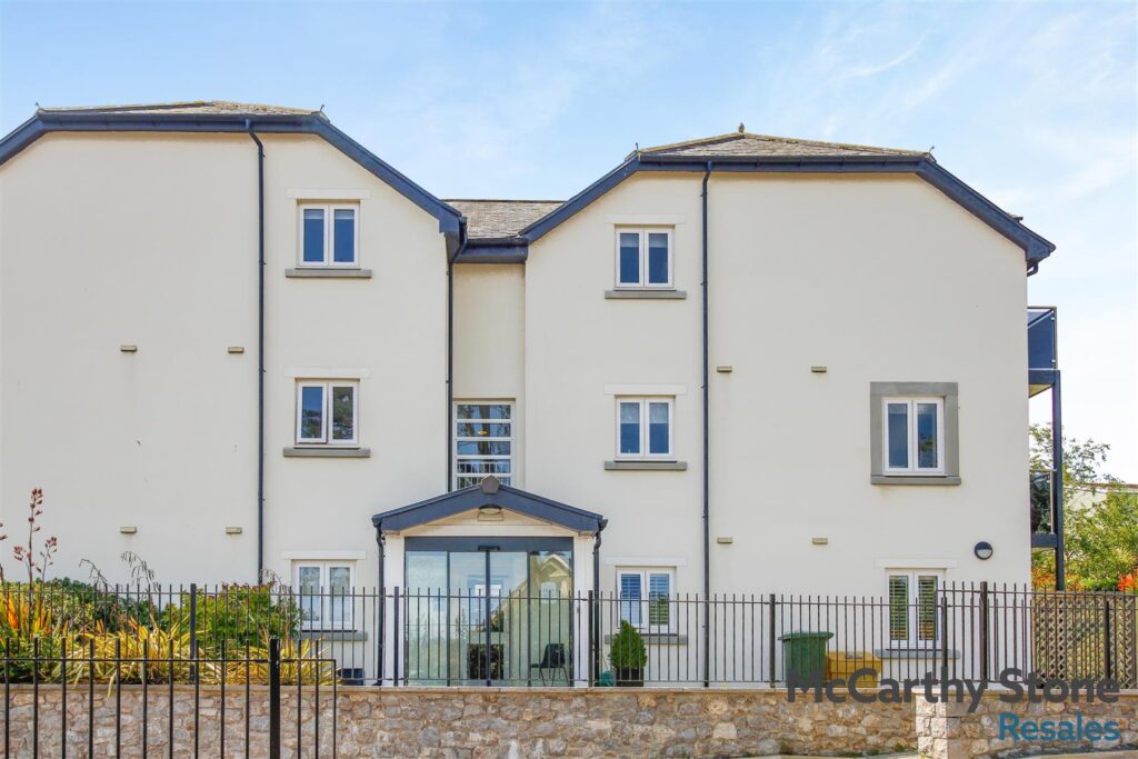 Bangor Road, Benllech, Tyn-y-Gongl, Anglesey, Gwynedd, LL74 8TF