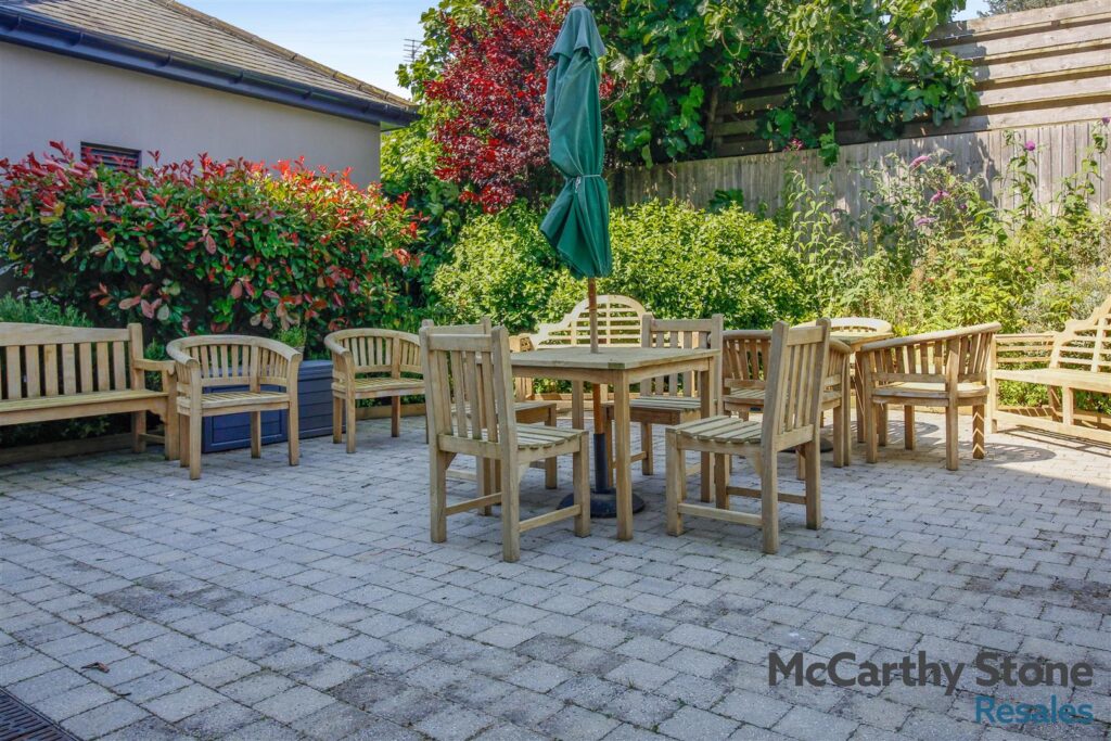 Bangor Road, Benllech, Tyn-y-Gongl, Anglesey, Gwynedd, LL74 8TF