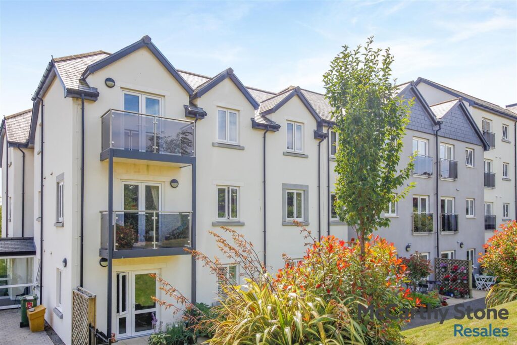 Bangor Road, Benllech, Tyn-y-Gongl, Anglesey, Gwynedd, LL74 8TF