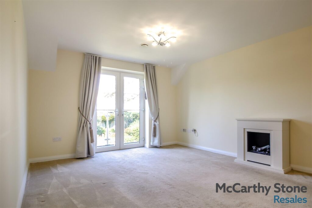 Bangor Road, Benllech, Tyn-y-Gongl, Anglesey, Gwynedd, LL74 8TF