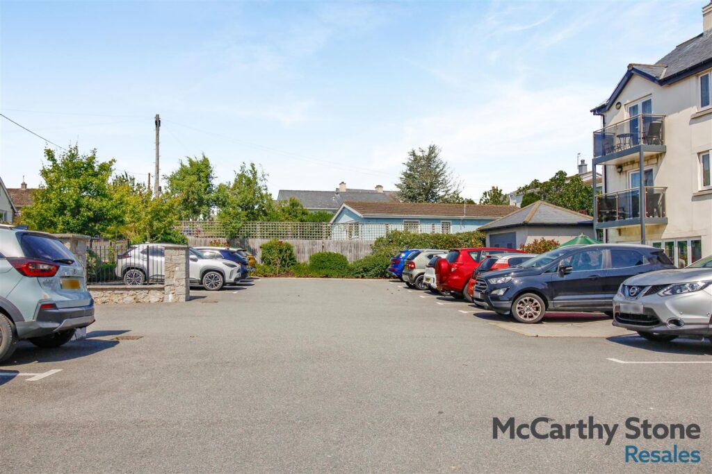 Bangor Road, Benllech, Tyn-y-Gongl, Anglesey, Gwynedd, LL74 8TF