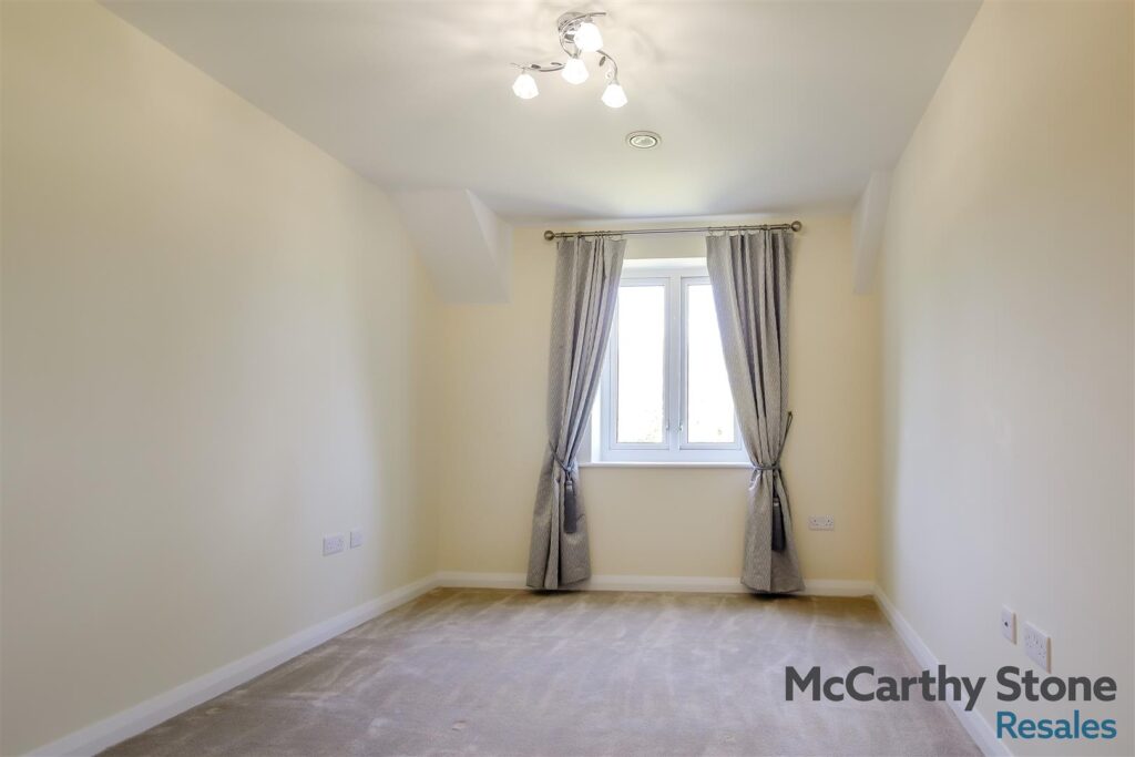 Bangor Road, Benllech, Tyn-y-Gongl, Anglesey, Gwynedd, LL74 8TF