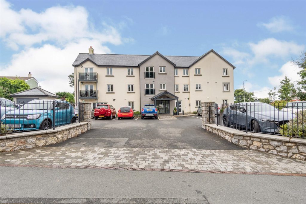 Bangor Road, Benllech, Tyn-y-Gongl, Anglesey, Gwynedd, LL74 8TF