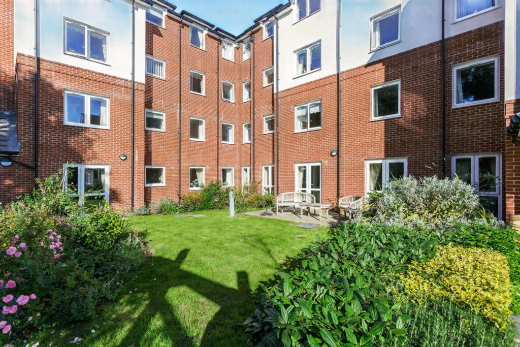 Victory Court, Beaconsfield Road, Waterlooville, PO7 7FB