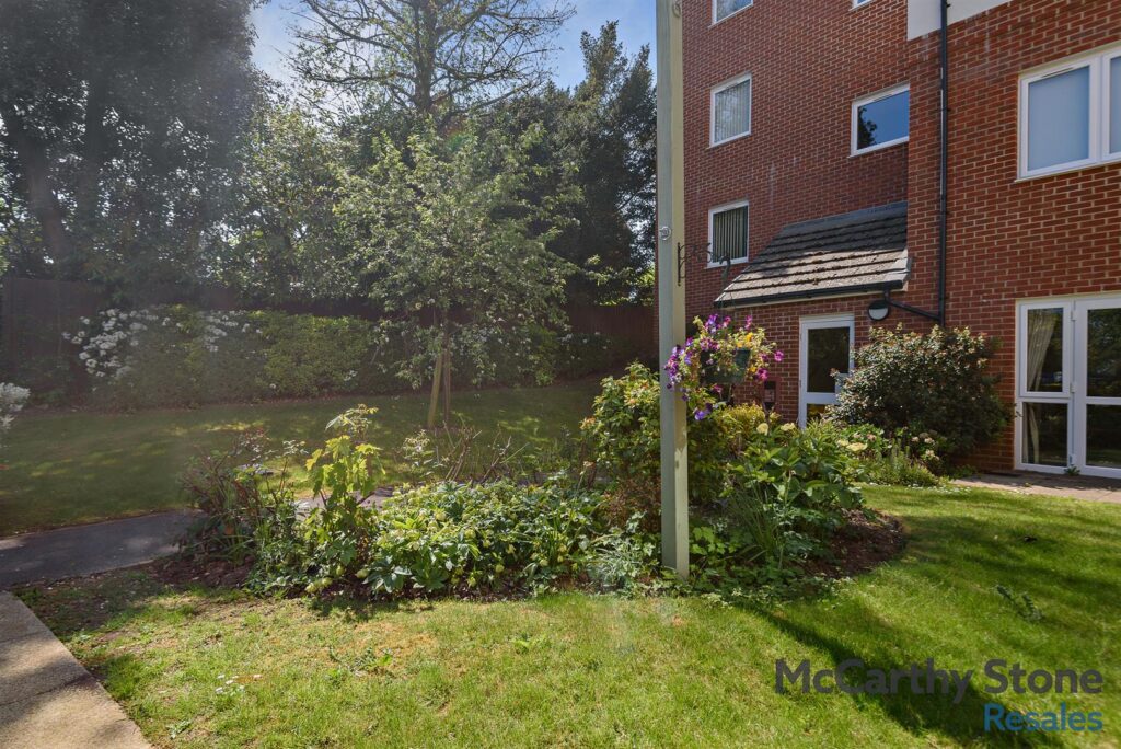 Victory Court, Beaconsfield Road, Waterlooville, PO7 7FB