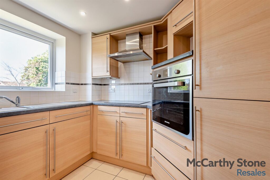 Victory Court, Beaconsfield Road, Waterlooville, PO7 7FB