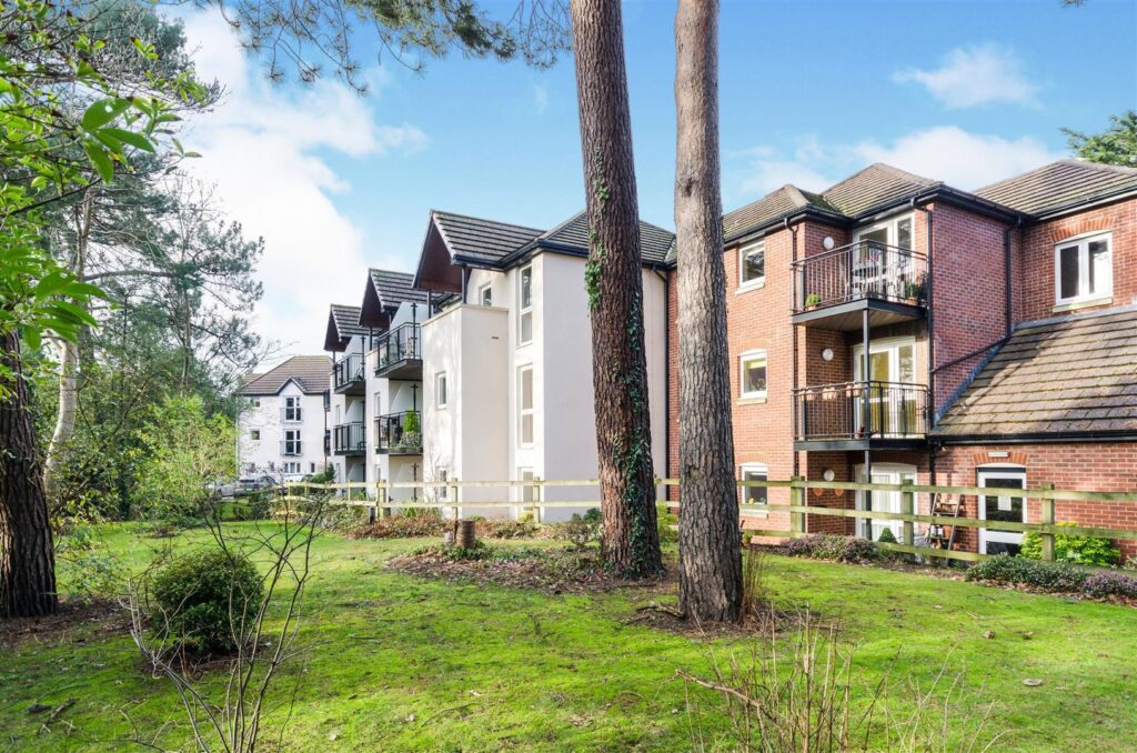 Cherrett Court, Ringwood Road, Ferndown