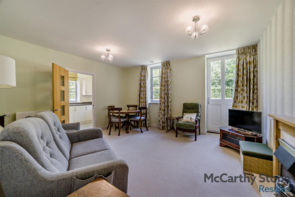Hawkesbury Place, Fosseway, Stow on the Wold