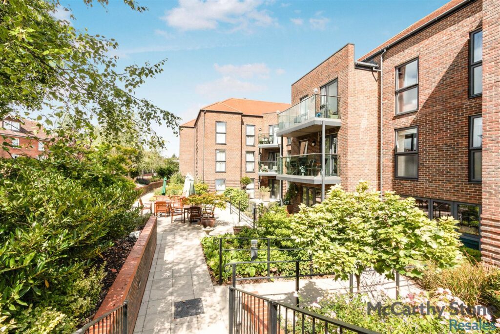 Austen Place, Lower Turk Street Alton, GU34 1FZ