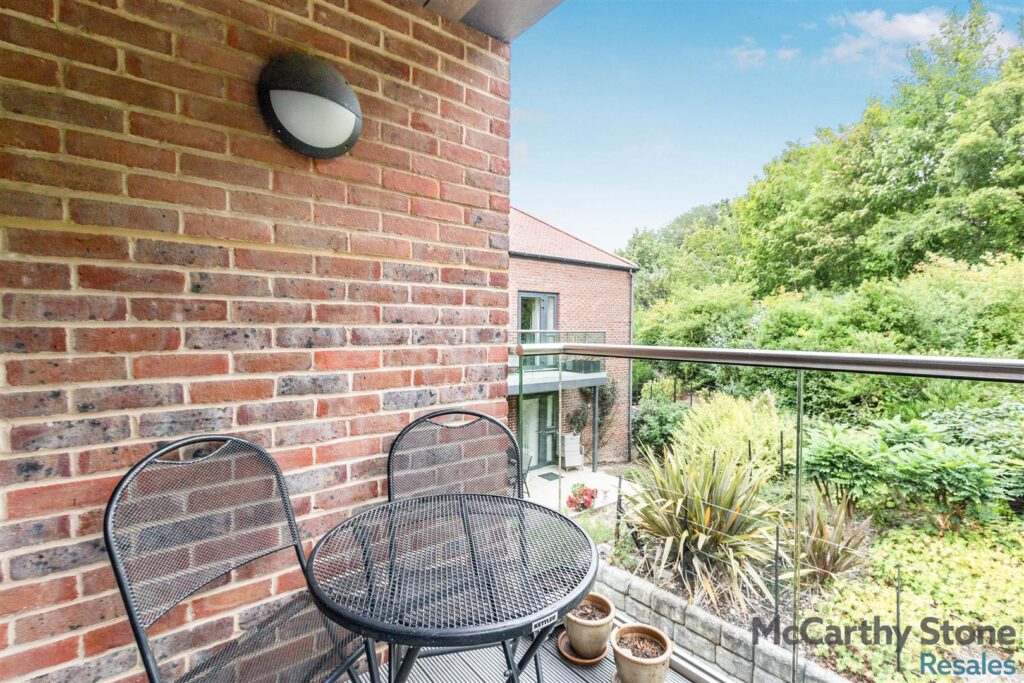 Austen Place, Lower Turk Street Alton, GU34 1FZ