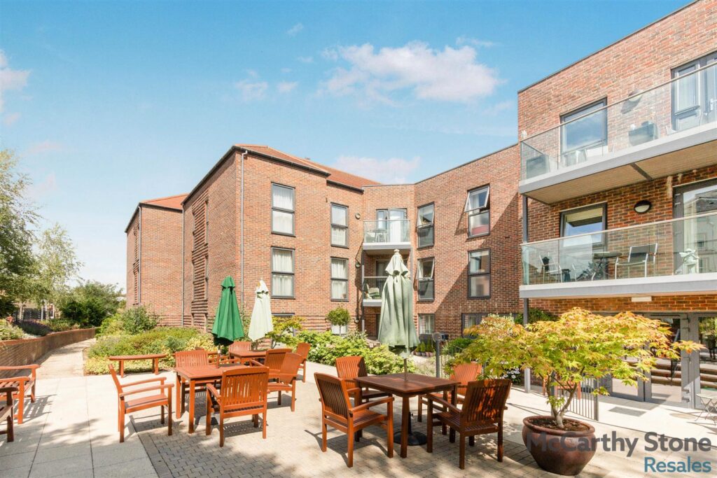 Austen Place, Lower Turk Street Alton, GU34 1FZ