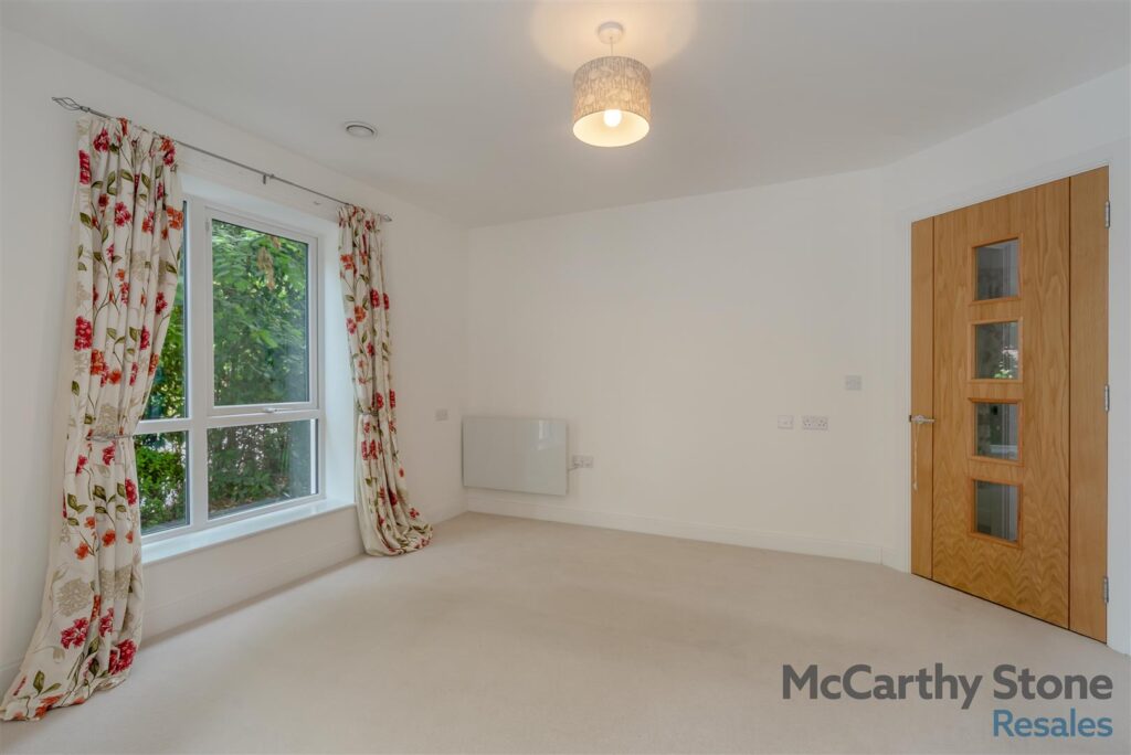 Birch Place, Dukes Ride, Crowthorne, Berkshire, RG45 6GT