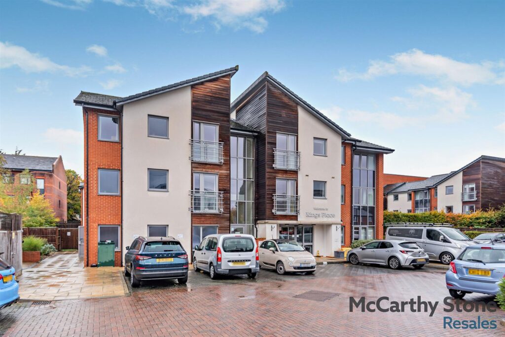 Kings Place, Fleet Road, Fleet, Hampshire, GU51 3FS