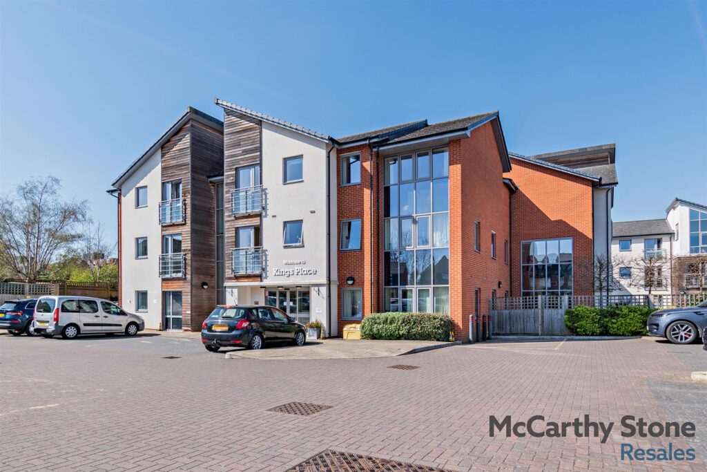 Kings Place, Fleet Road, Fleet, Hampshire, GU51 3FS
