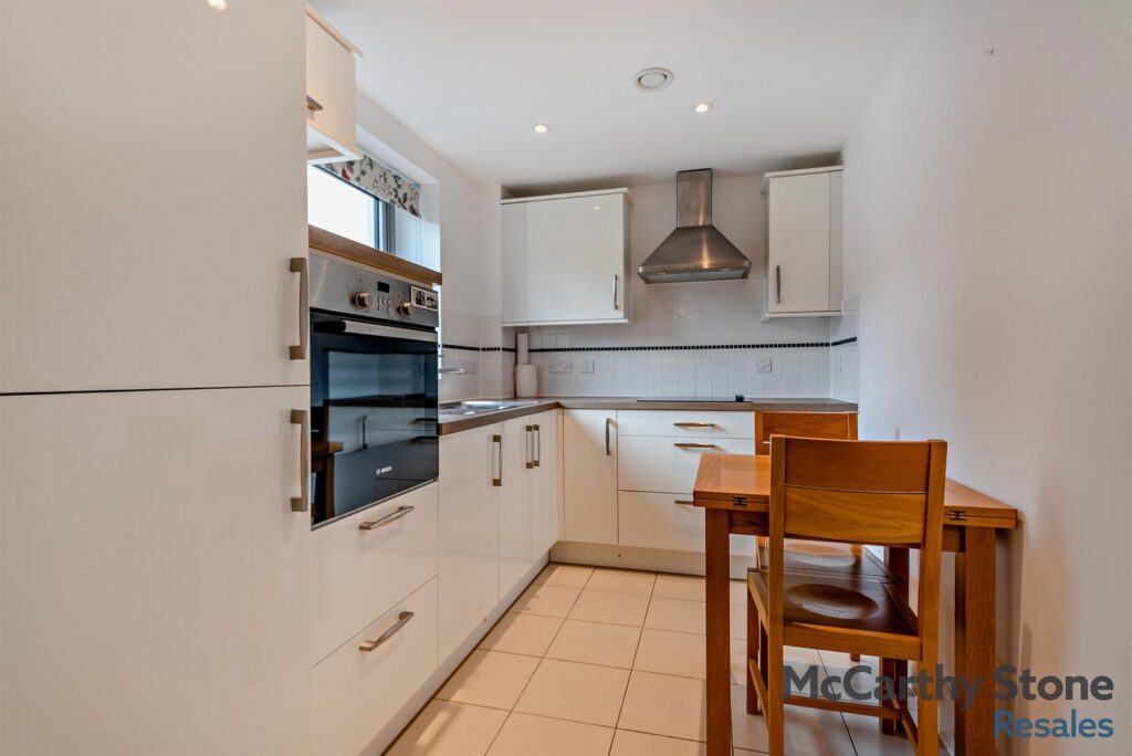 Kings Place, Fleet Road, Fleet, Hampshire, GU51 3FS