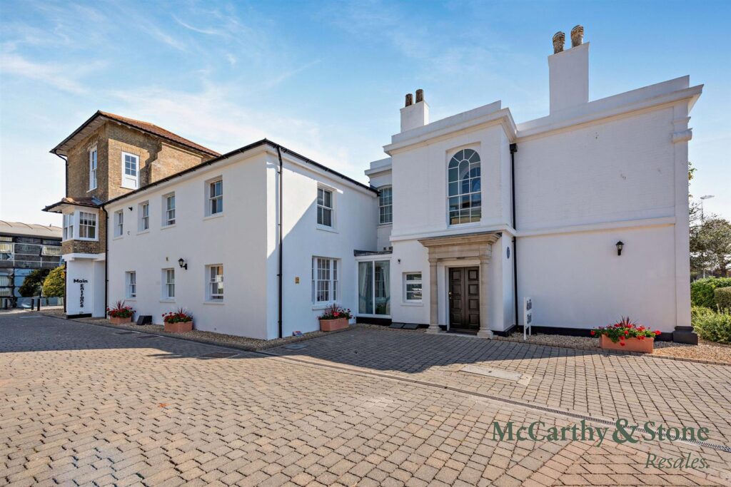 Amelia Court, Union Place, Worthing, BN11 1AH