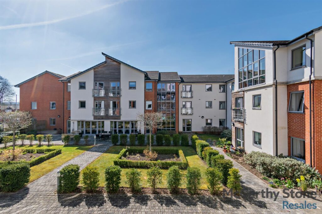 Kings Place, Fleet Road, Fleet, Hampshire, GU51 3FS