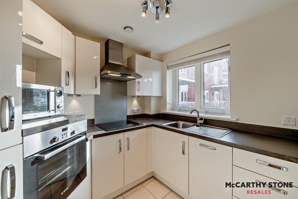 Squire Court, Raleigh Mead, South Molton