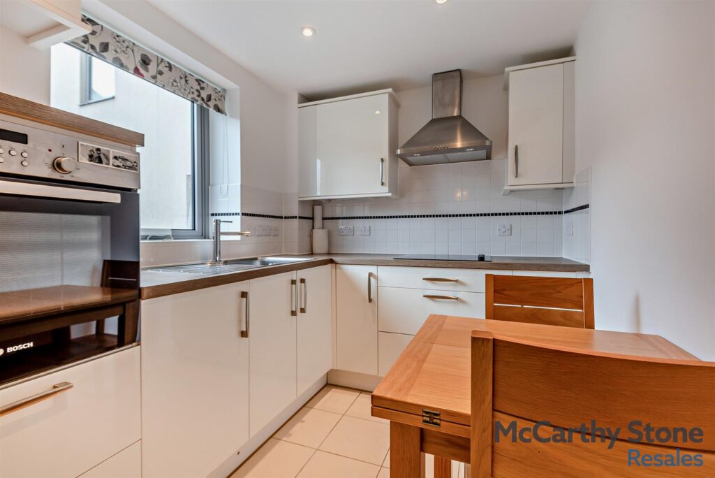 Kings Place, Fleet Road, Fleet, Hampshire, GU51 3FS