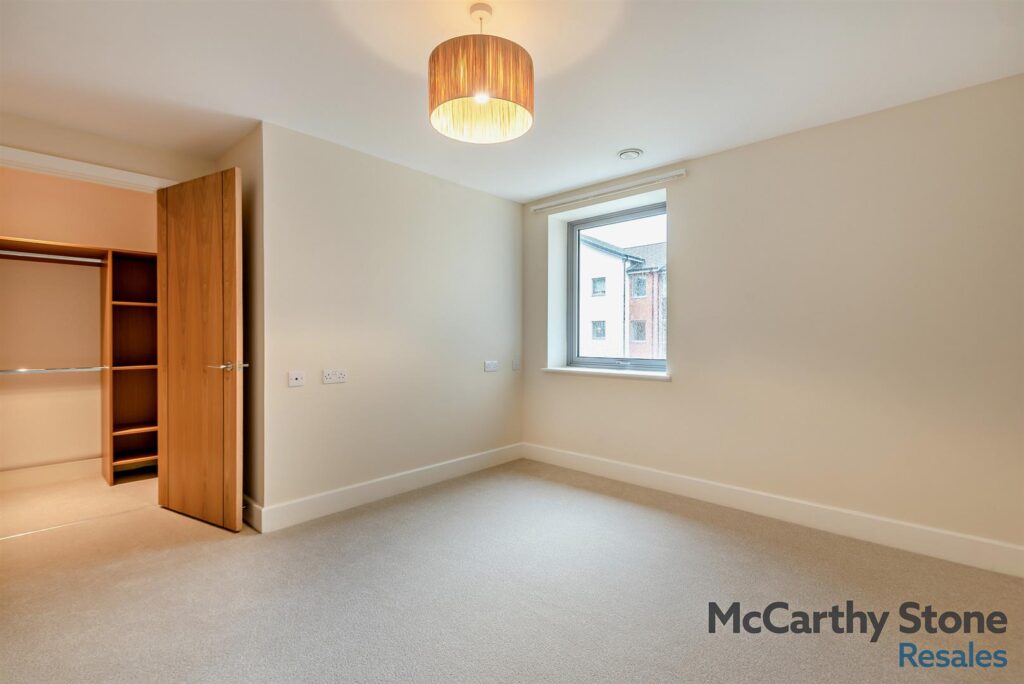 Kings Place, Fleet Road, Fleet, Hampshire, GU51 3FS