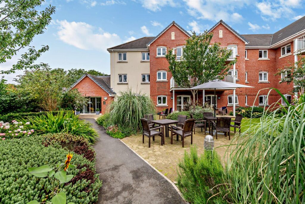 Squire Court, Raleigh Mead, South Molton