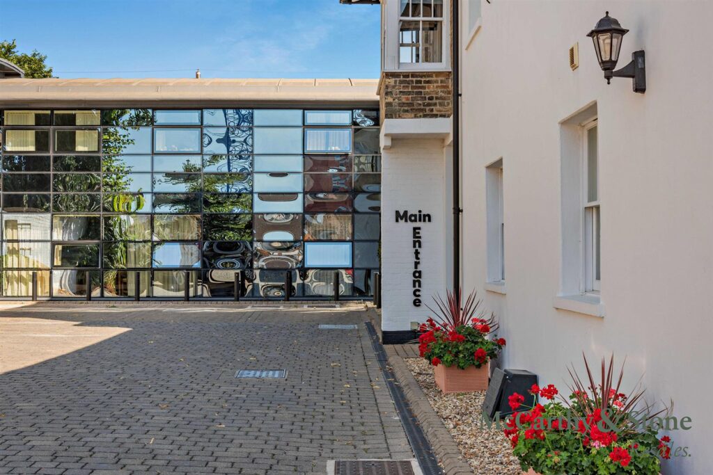 Amelia Court, Union Place, Worthing, BN11 1AH