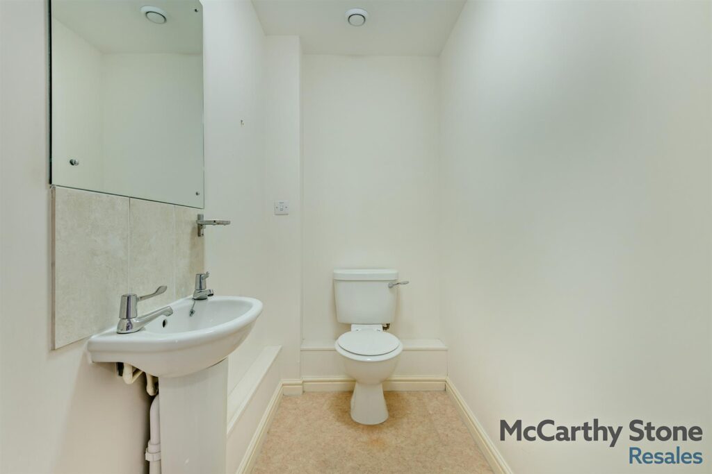 Farringford Court, Avenue Road, Lymington, Hampshire, SO41 9PA