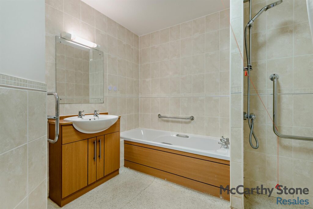 Farringford Court, Avenue Road, Lymington, Hampshire, SO41 9PA