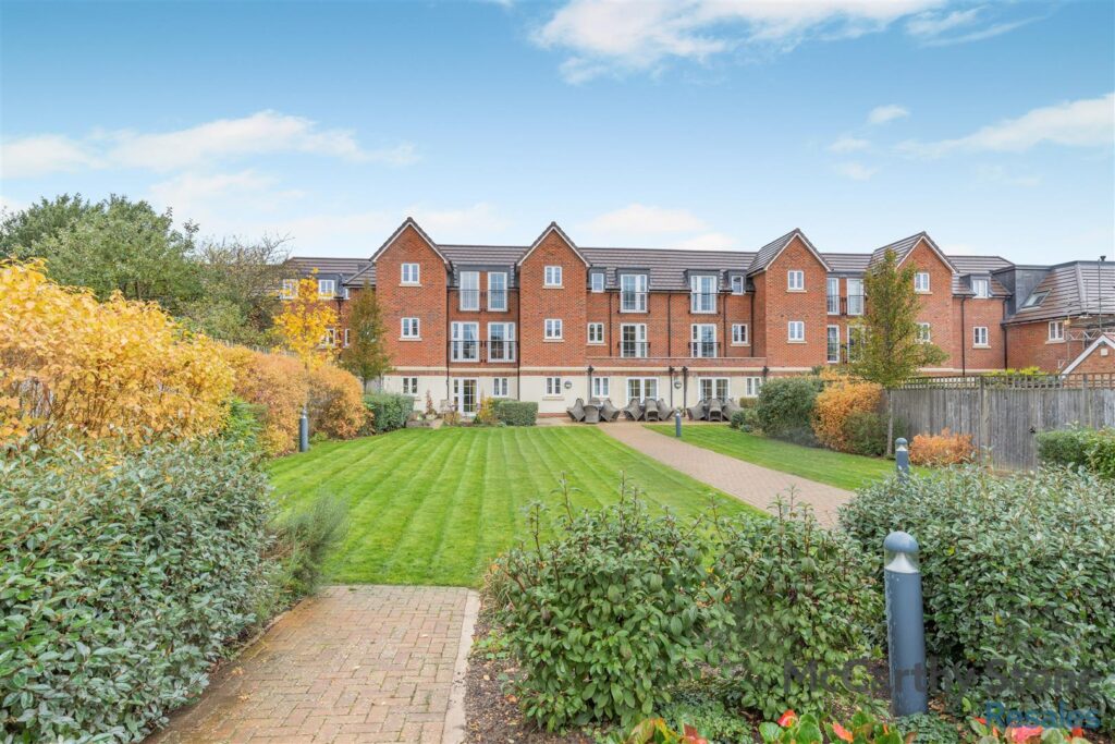 Lowe House, London Road, Knebworth