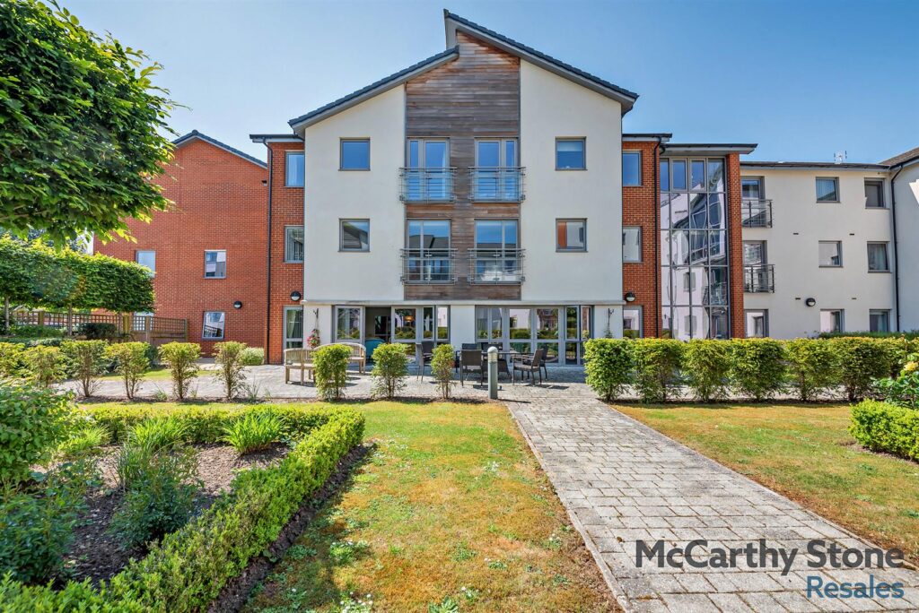 101-105 Fleet Road, Fleet