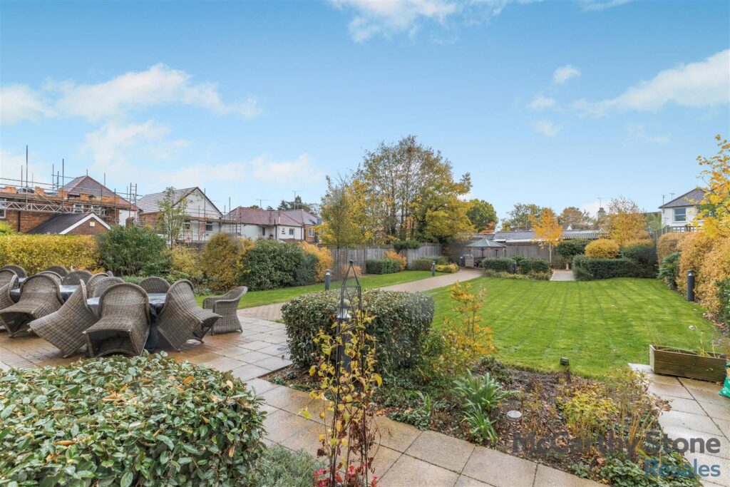 Lowe House, London Road, Knebworth