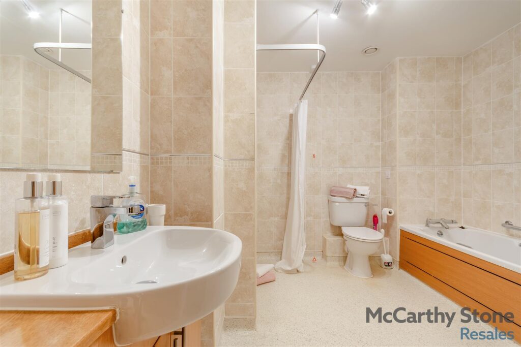 https://www.mccarthyandstoneresales.co.uk/properties/sale/uncategorized/cheltenham/jenner-court-st-georges-road-cheltenham/