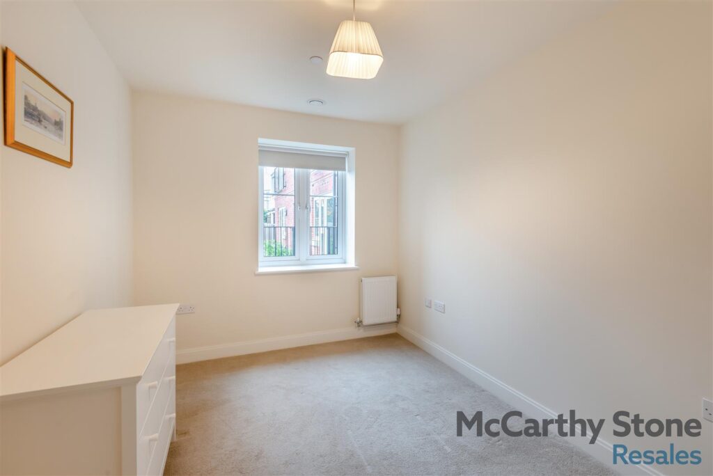 4 Samuel House, Westpole Avenue, Barnet EN4 0FP