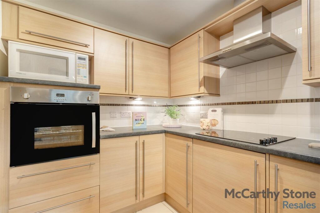 https://www.mccarthyandstoneresales.co.uk/properties/sale/uncategorized/cheltenham/jenner-court-st-georges-road-cheltenham/