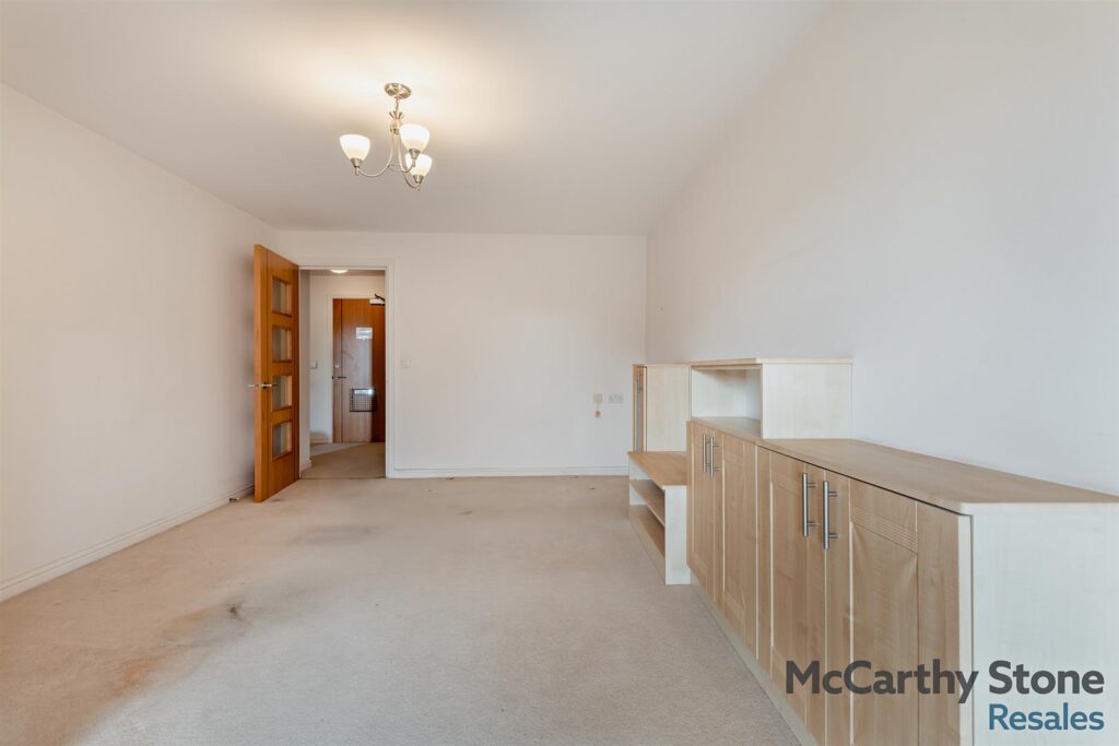 Farringford Court, Avenue Road, Lymington, Hampshire, SO41 9PA