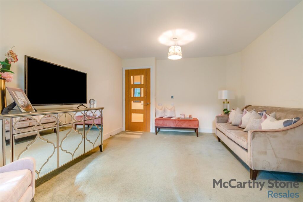 https://www.mccarthyandstoneresales.co.uk/properties/sale/uncategorized/cheltenham/jenner-court-st-georges-road-cheltenham/
