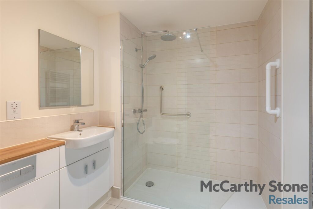 4 Samuel House, Westpole Avenue, Barnet EN4 0FP