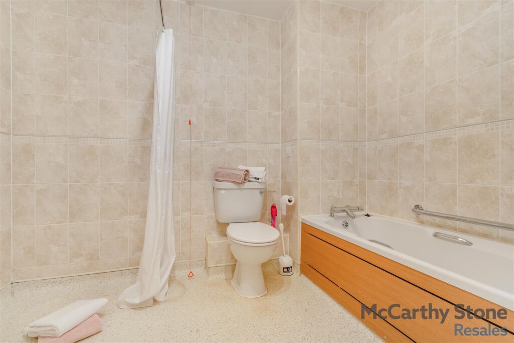 https://www.mccarthyandstoneresales.co.uk/properties/sale/uncategorized/cheltenham/jenner-court-st-georges-road-cheltenham/