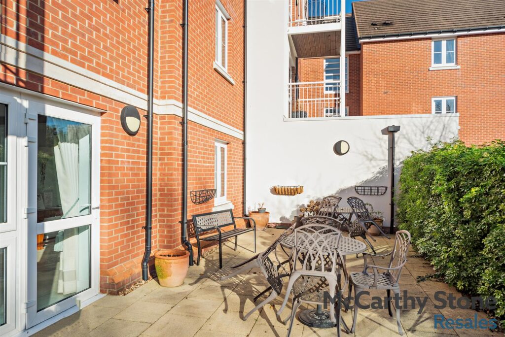 Queens Gate, Wellington Road, Wokingham, RG40 2DS